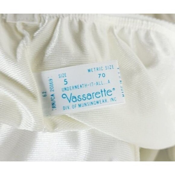 VTG 50s  Vassarette Underneath It All Creme Silky Nylon Pant Slip Size Small NOS - Picture 7 of 7